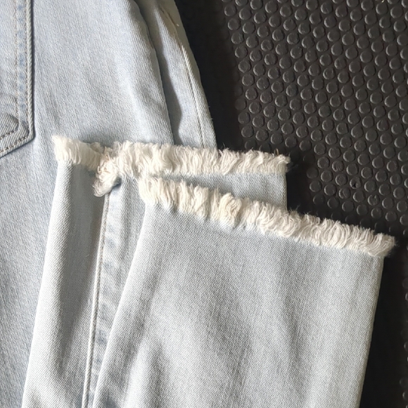 LAWLESS Light Blue Frayed Hem Ankle Jeans - Picture 3 of 6